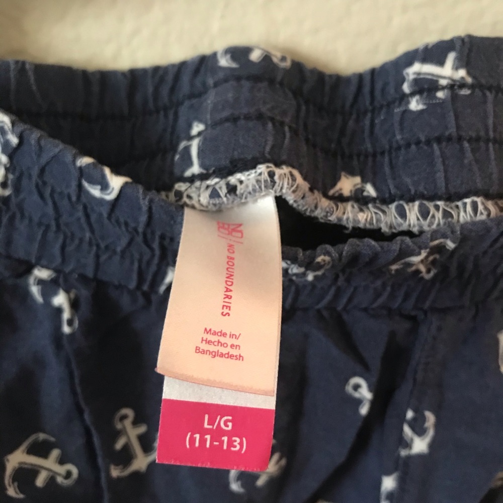 cute basic shorts - Picture 2 of 2